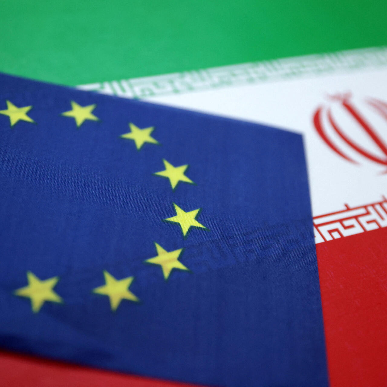 Las sanciones de la Union Europea como instrumento de politica exterior: eficacia, limites y consecuencias en Iran y Siria.